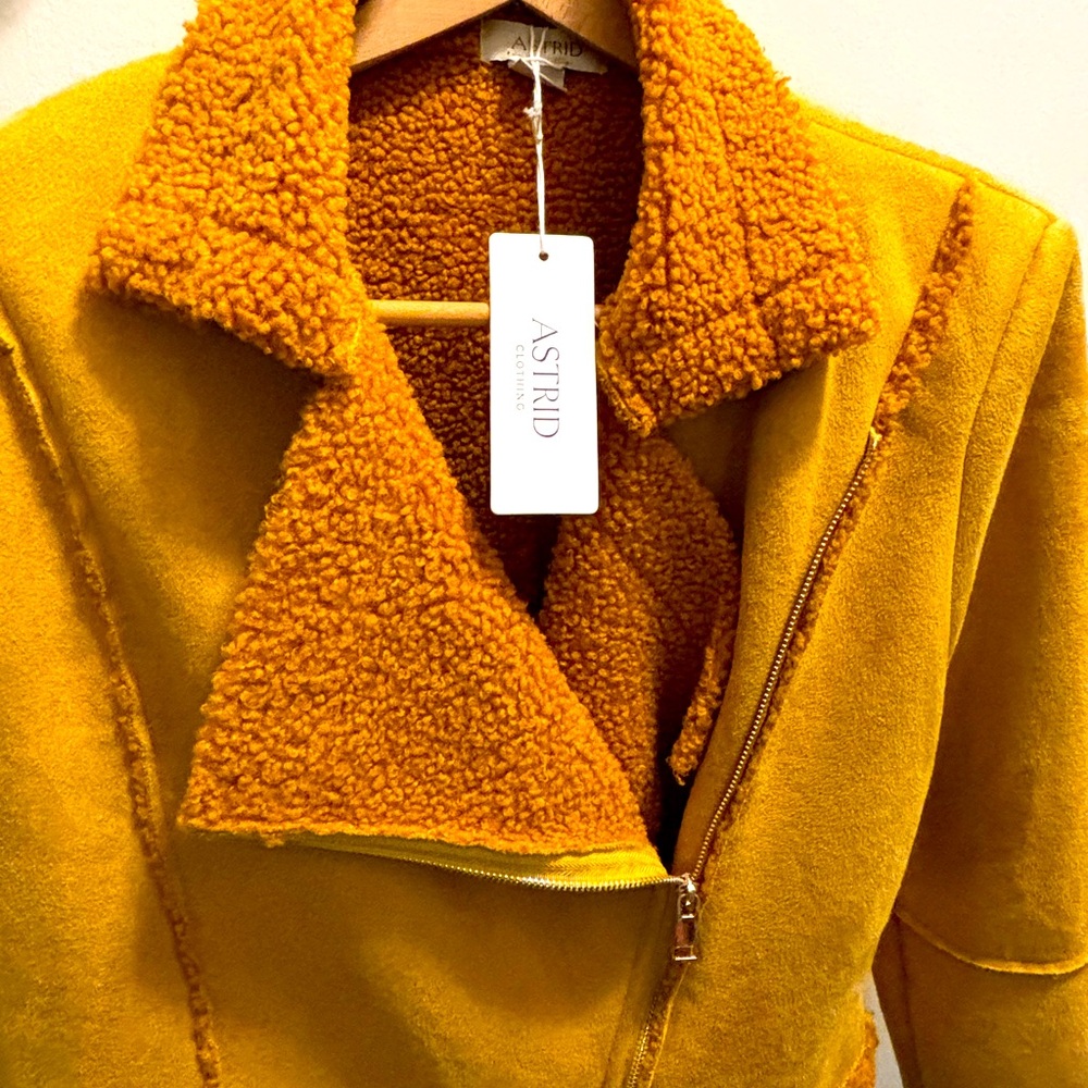 New Short Astrid Jacket - Picture 3 of 4